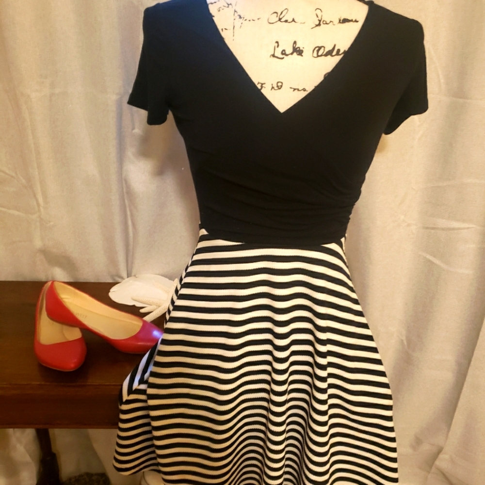 Gilli shortsleeve faux wrap dress - black/white - Small